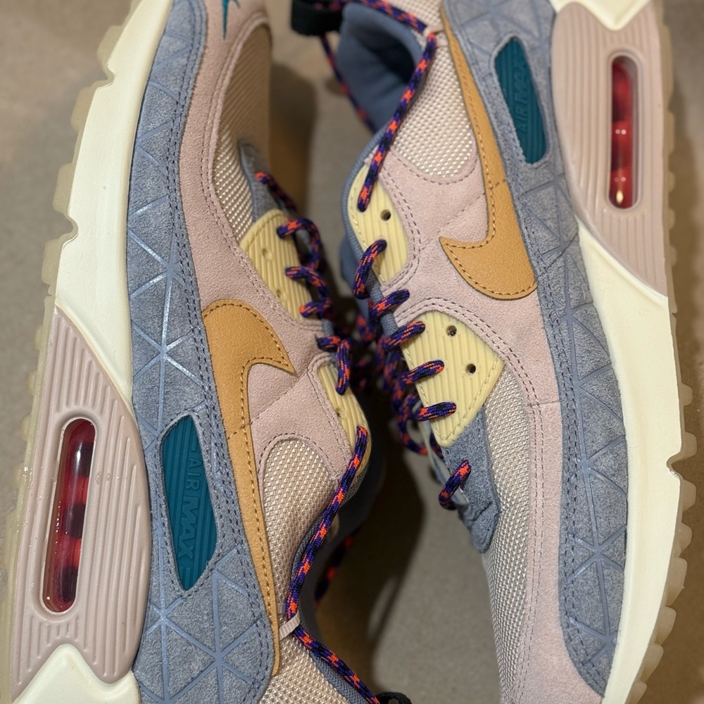 Nike Women's Sneakers in Beige and Blue - Picture 1 of 6
